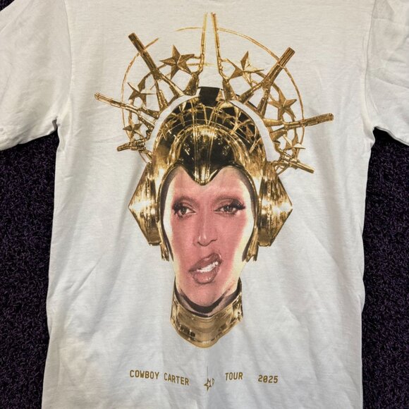 Beyoncé Gold Crown Cowboy Carter Tour T-shirt size small - Picture 2 of 5
